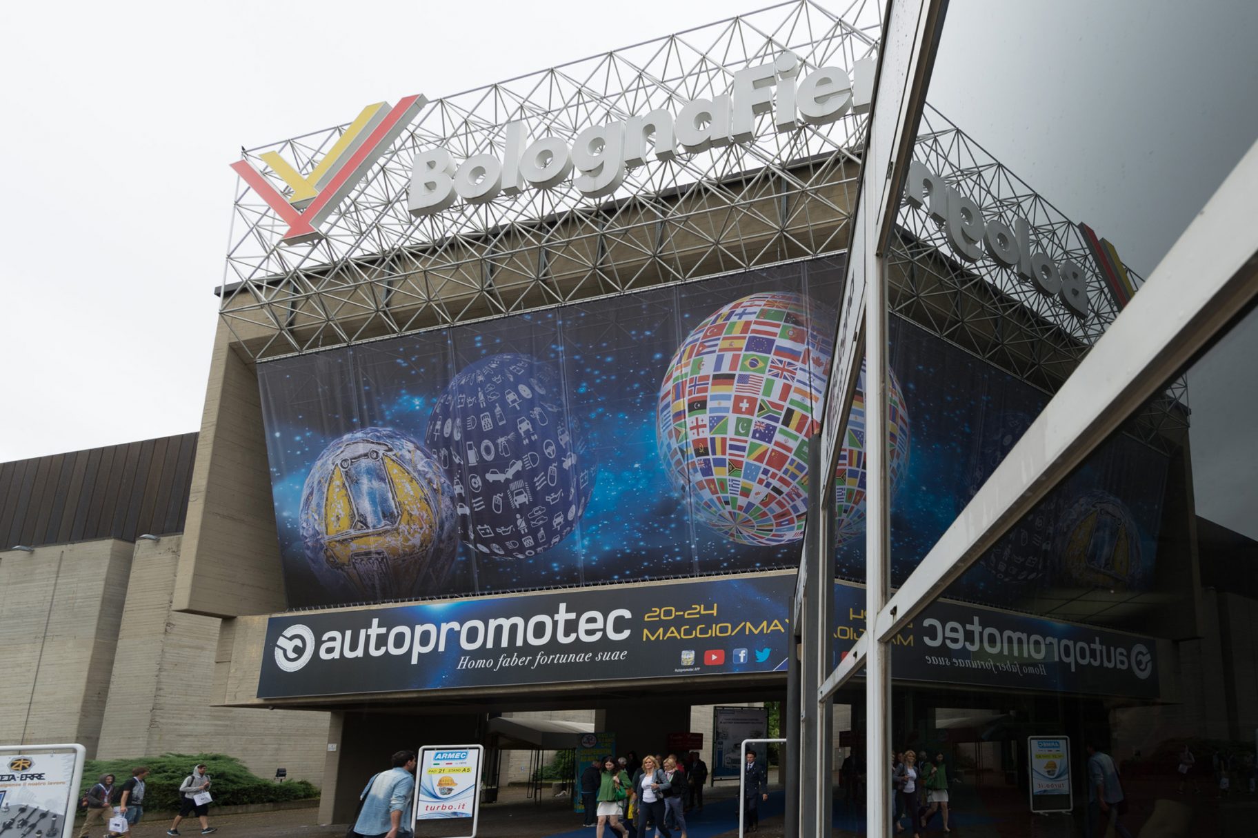 Autopromotec-fiera-2015-Entrata